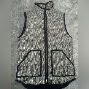 Classic and chic J.Crew houndstooth vest